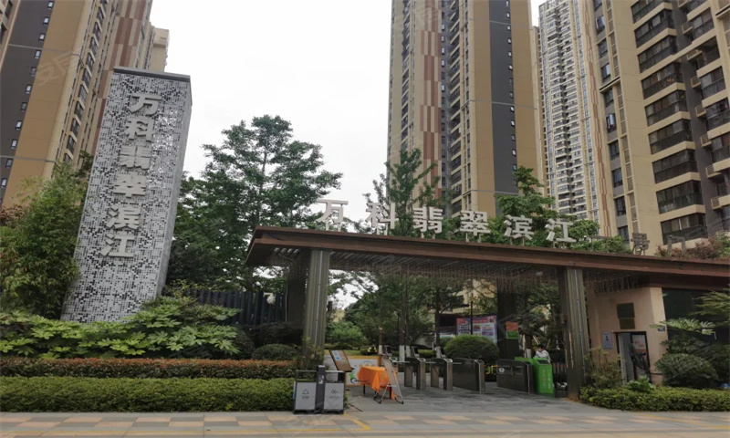 ​万科新世纪翡翠滨江引领洪山区商务发展新潮流