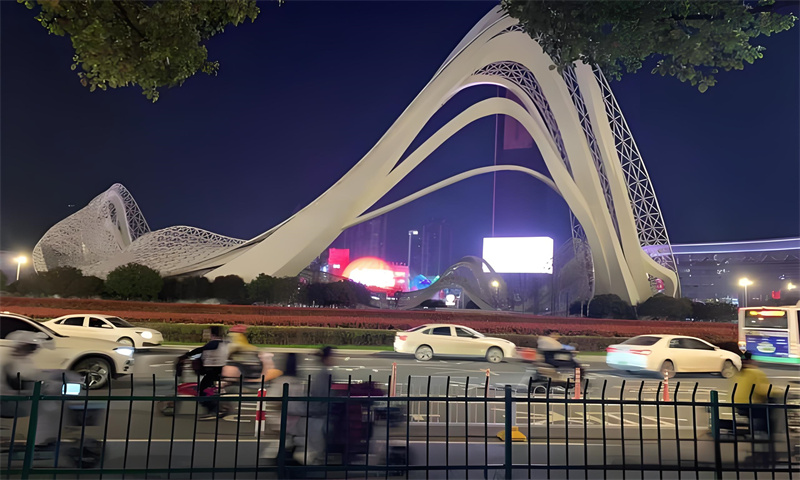 光谷鲁巷广场